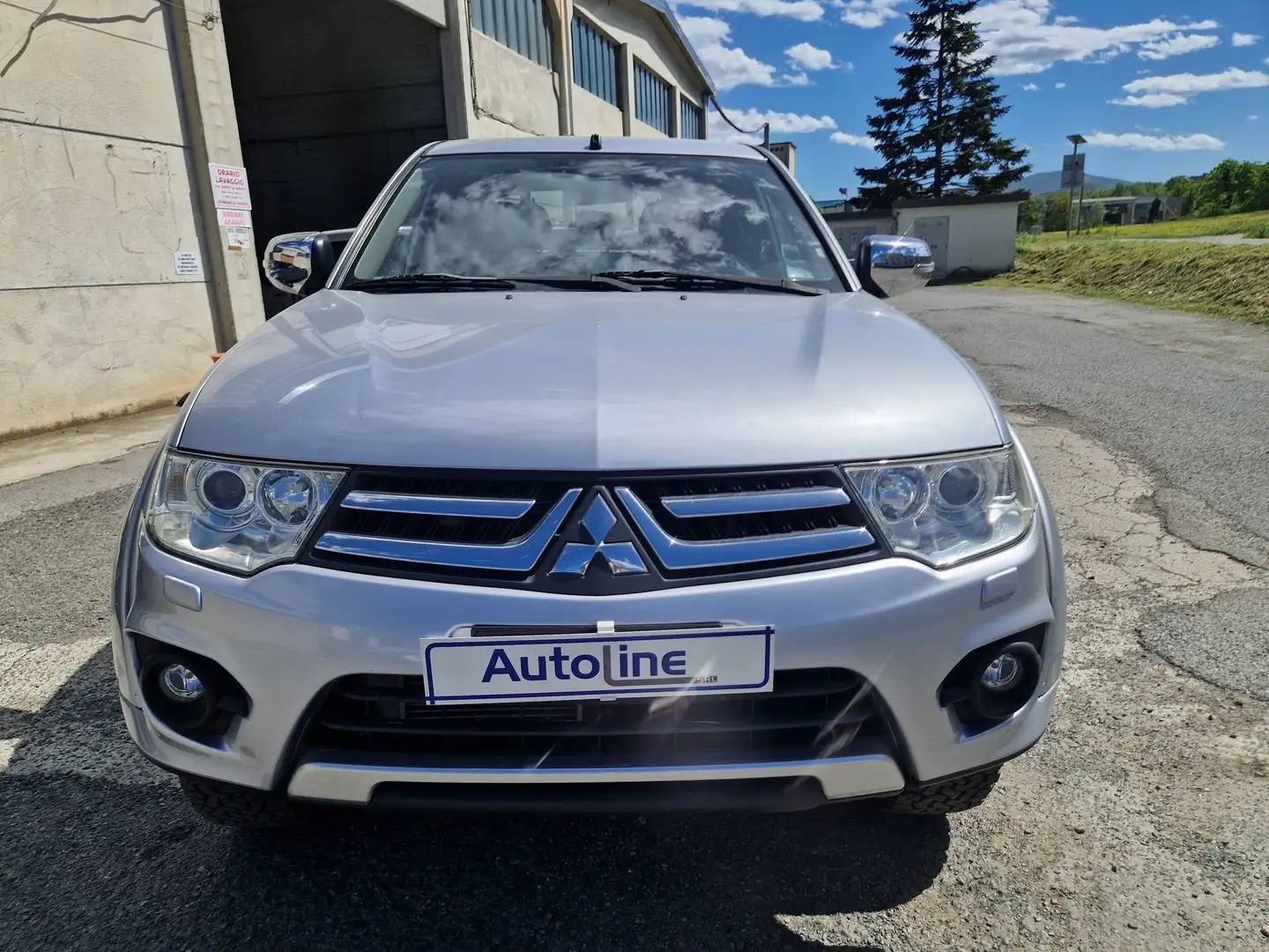 Mitsubishi L200 d.cab 2.5 di-d Intense Plus Diamant Edition Stříbrná - 1