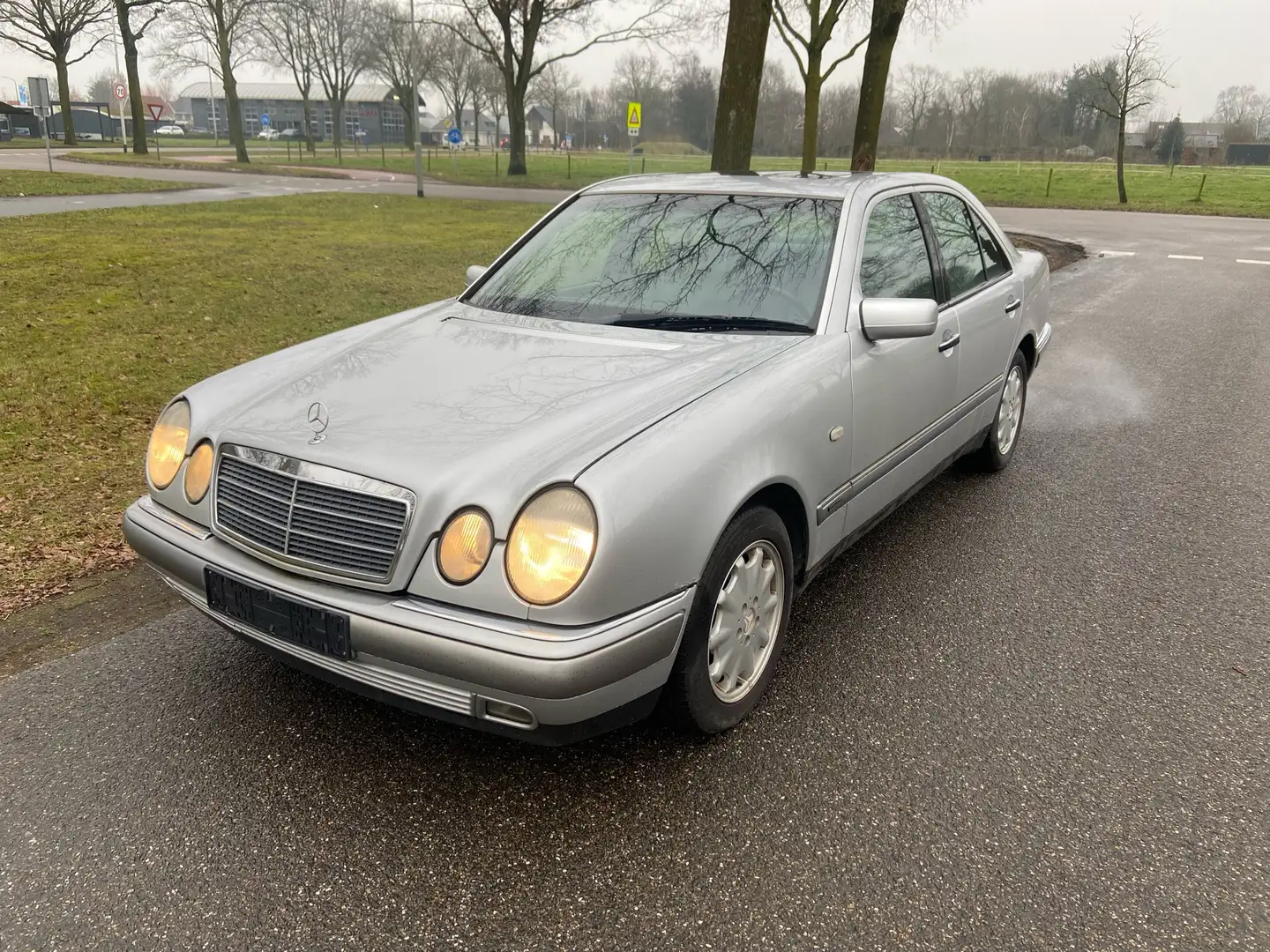 Mercedes-Benz E 300 TD om606 Ezüst - 1