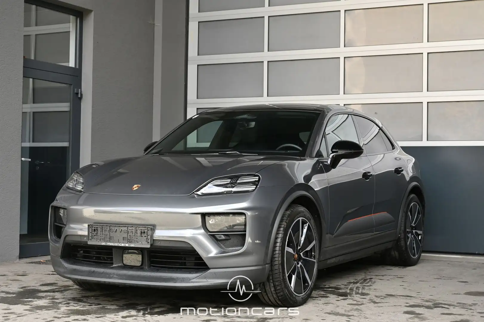 Porsche Macan 4 Electric Orange Edition Grau - 1