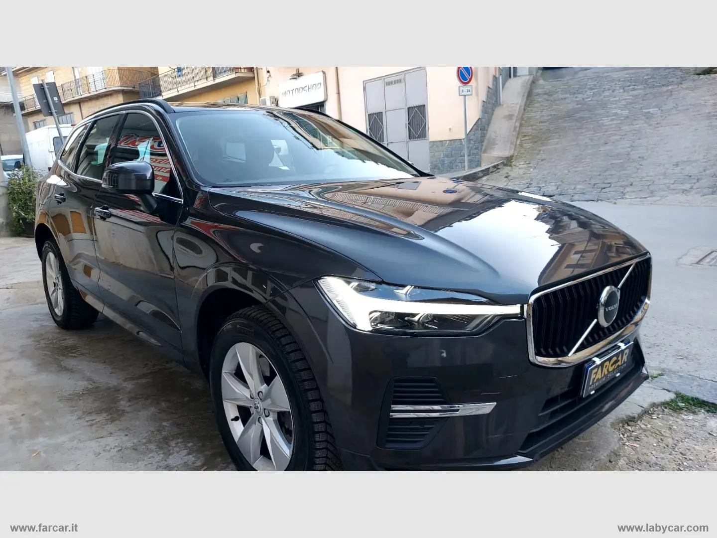 Volvo XC60 B4 2.0 DIESEL HYBRID 197 CV Grigio - 1