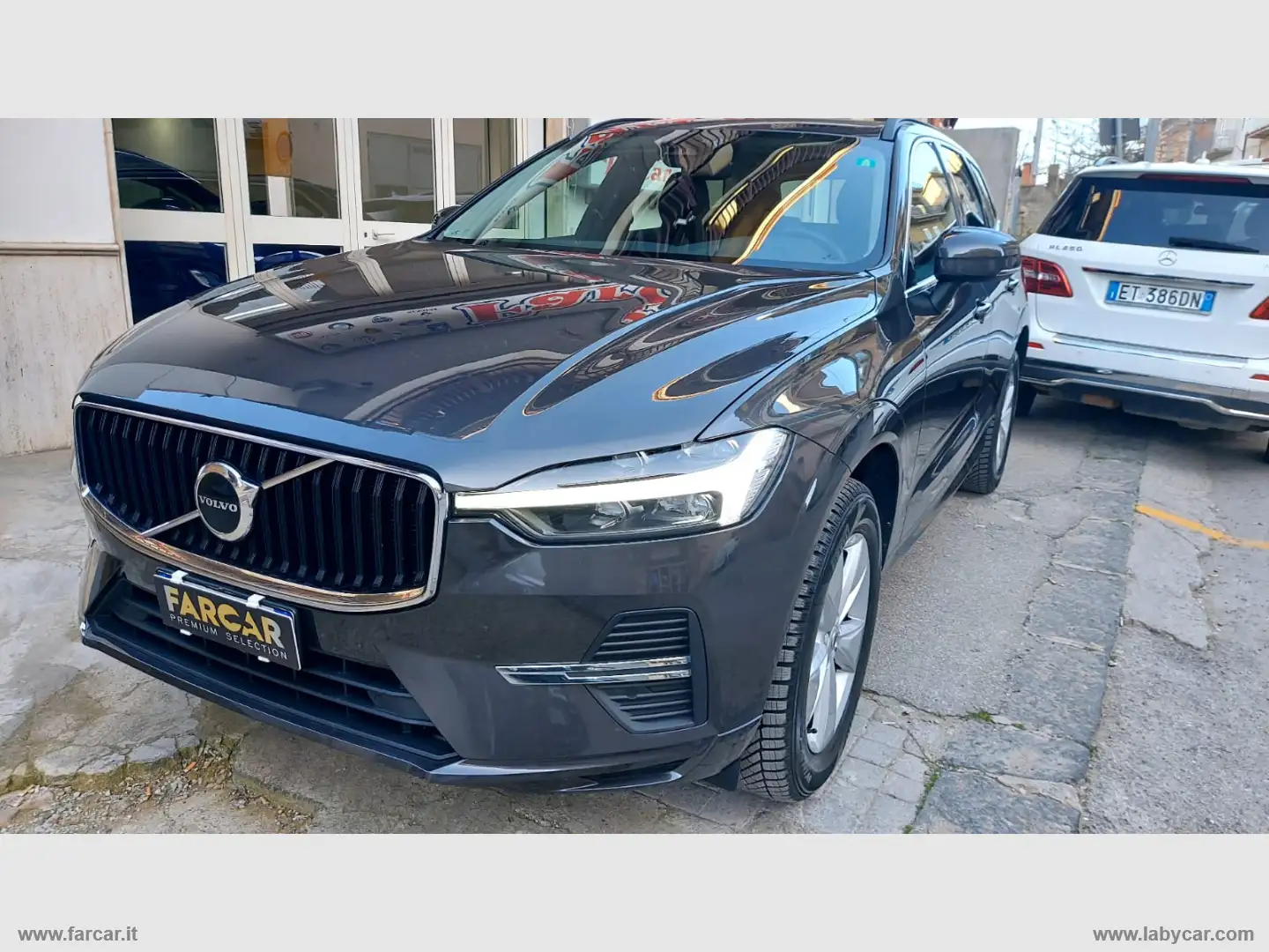 Volvo XC60 B4 2.0 DIESEL HYBRID 197 CV Grigio - 2