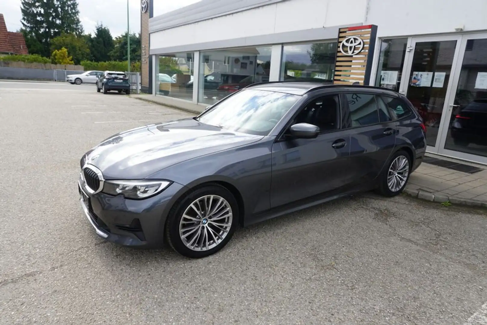 BMW 316 d Touring Aut. *LED*LEDER*SHZ* Grau - 2