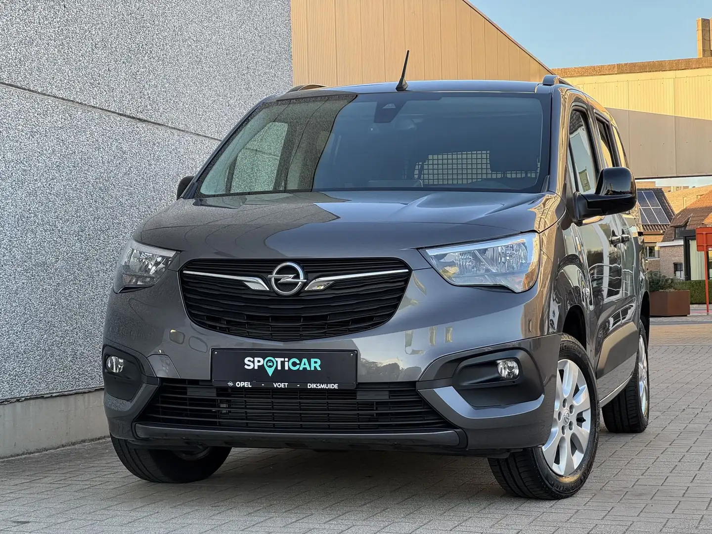 Opel Combo 1.2T 110PK EDITION+ GPS/PARKEERSENSOREN/KEYLESS Grigio - 1