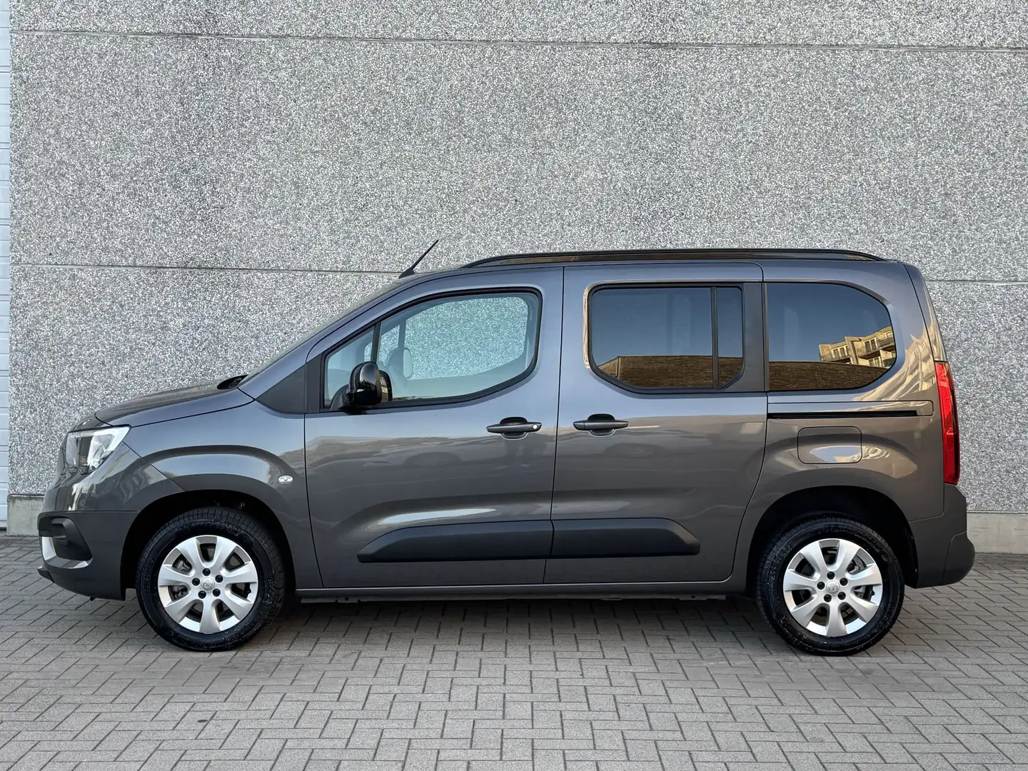 Opel Combo 1.2T 110PK EDITION+ GPS/PARKEERSENSOREN/KEYLESS Grigio - 2