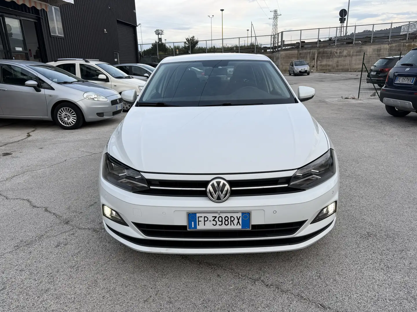 Volkswagen Polo - 1