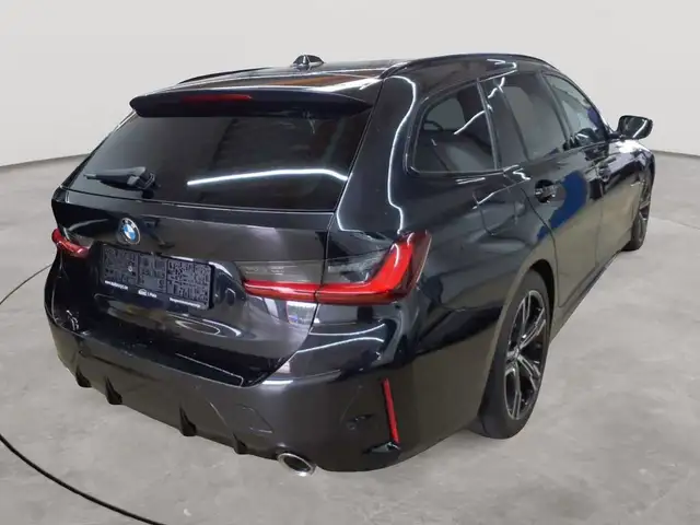 BMW 3 Series view 4