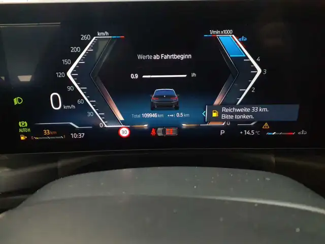 BMW 3 Series view 11