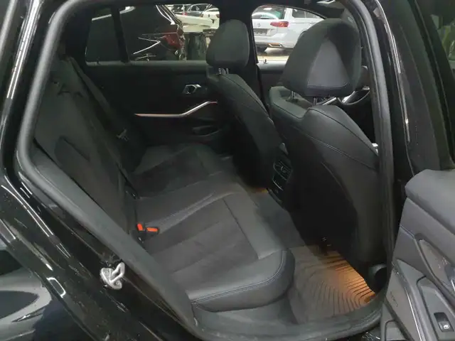 BMW 3 Series view 14