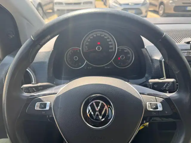 Volkswagen up! view 5