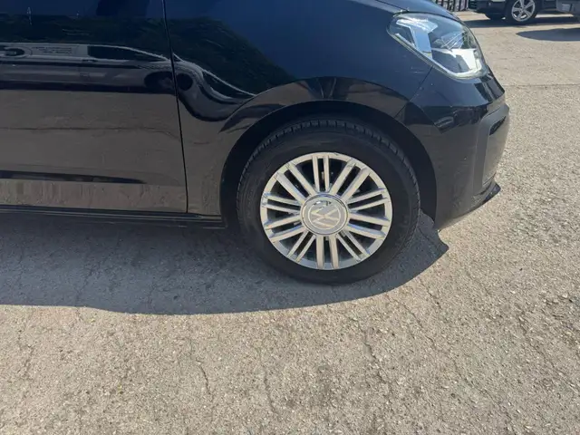 Volkswagen up! view 10