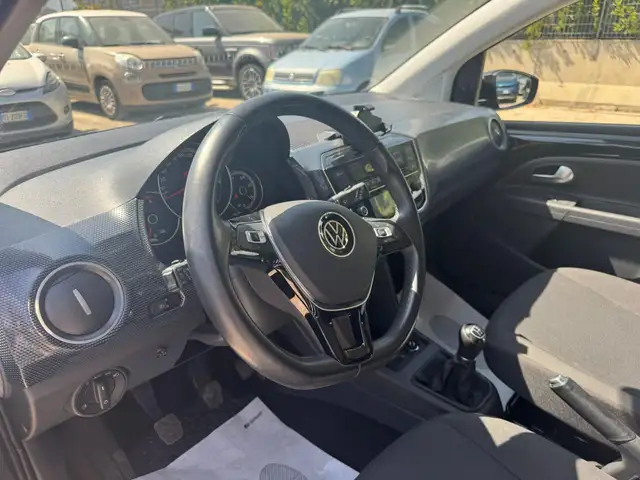 Volkswagen up! view 3