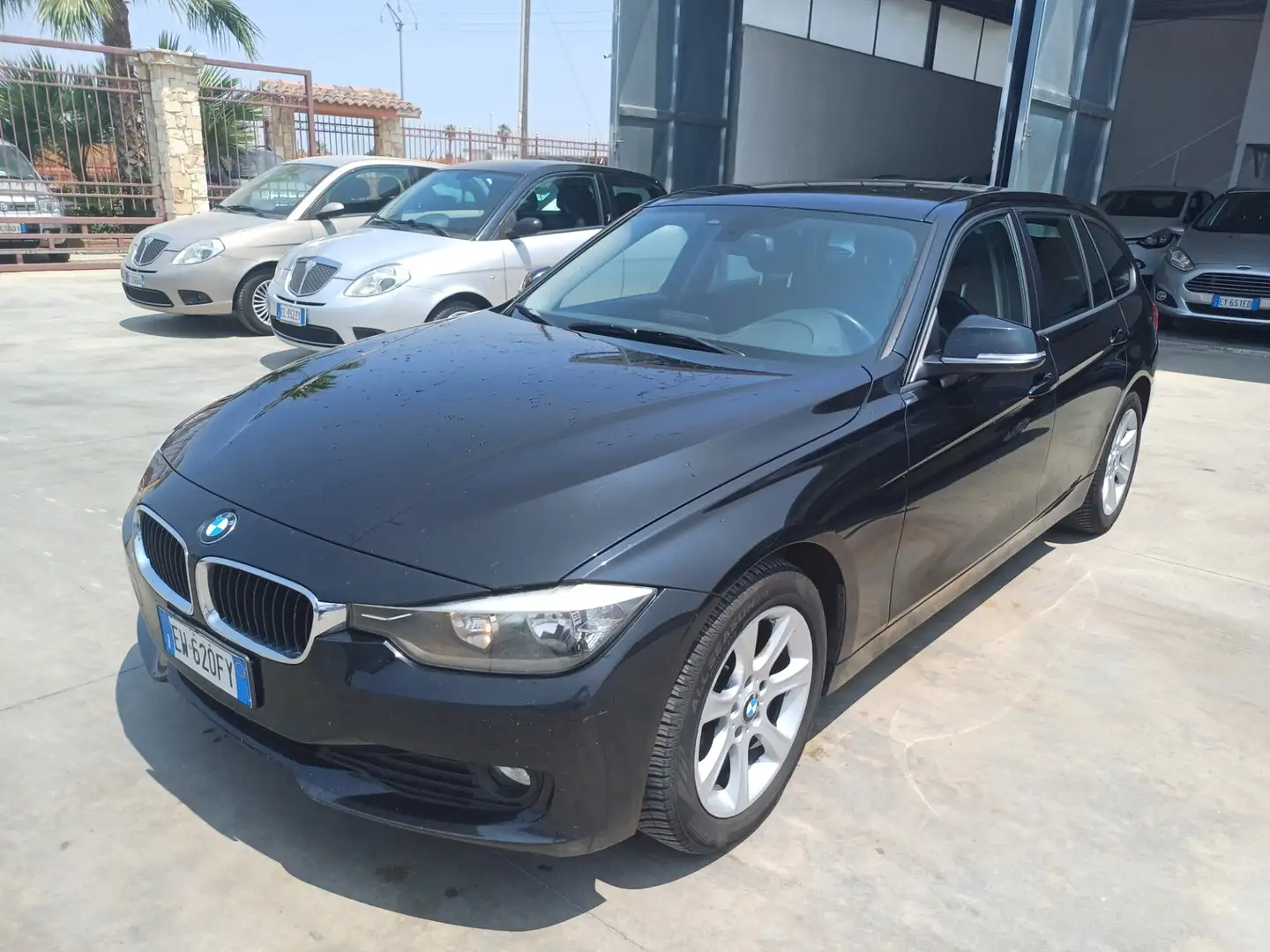 BMW 320 320d xDrive Touring Business aut. Nero - 1