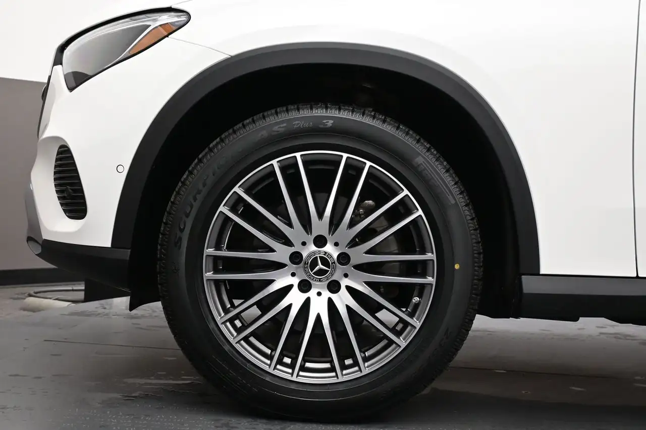 Mercedes-Benz GLC снимка Mercedes-Benz GLC