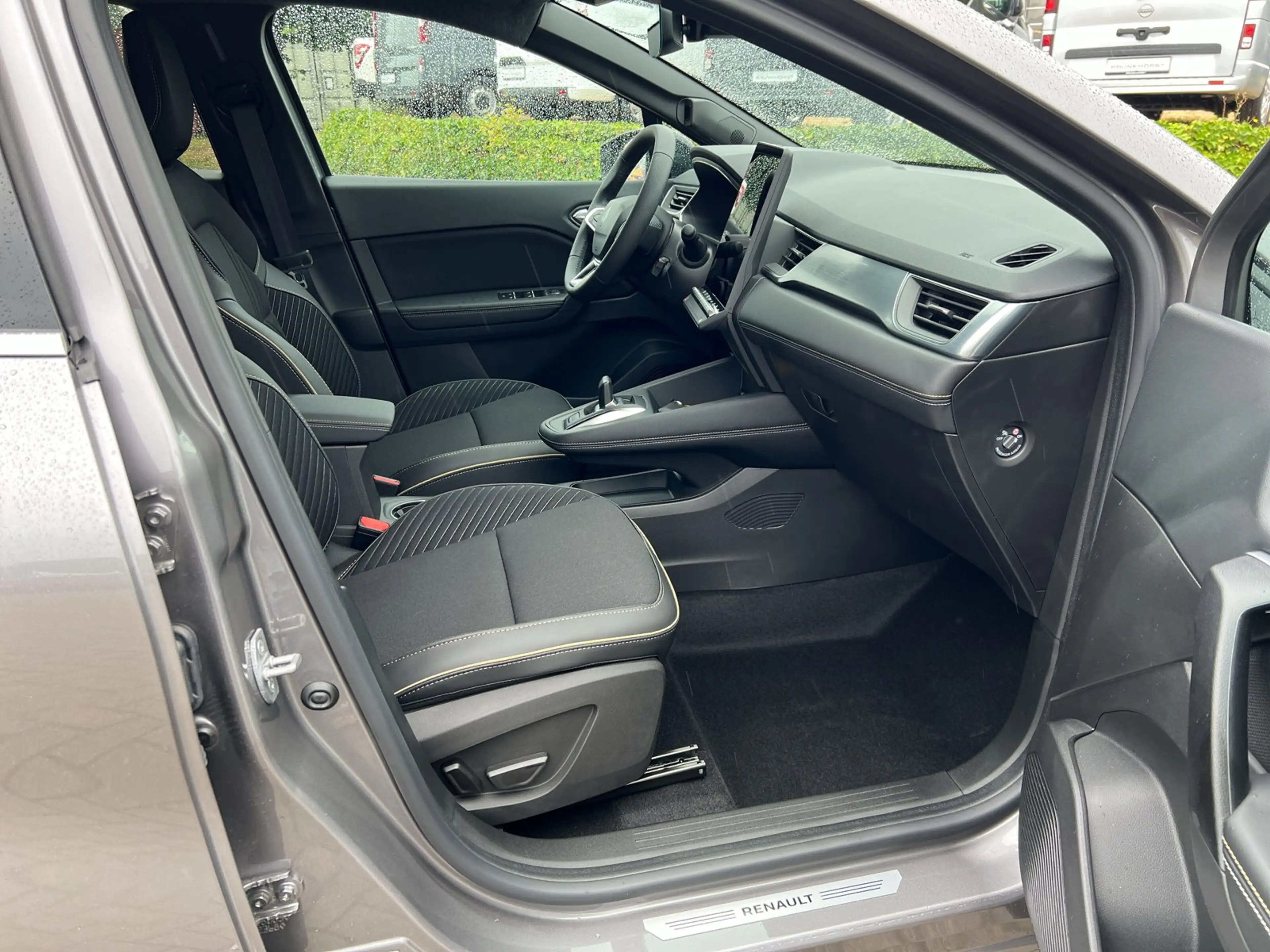 Renault Symbioz E-TECH 160 Iconic SHZ+LKHZ+RFK+LED — photo 9