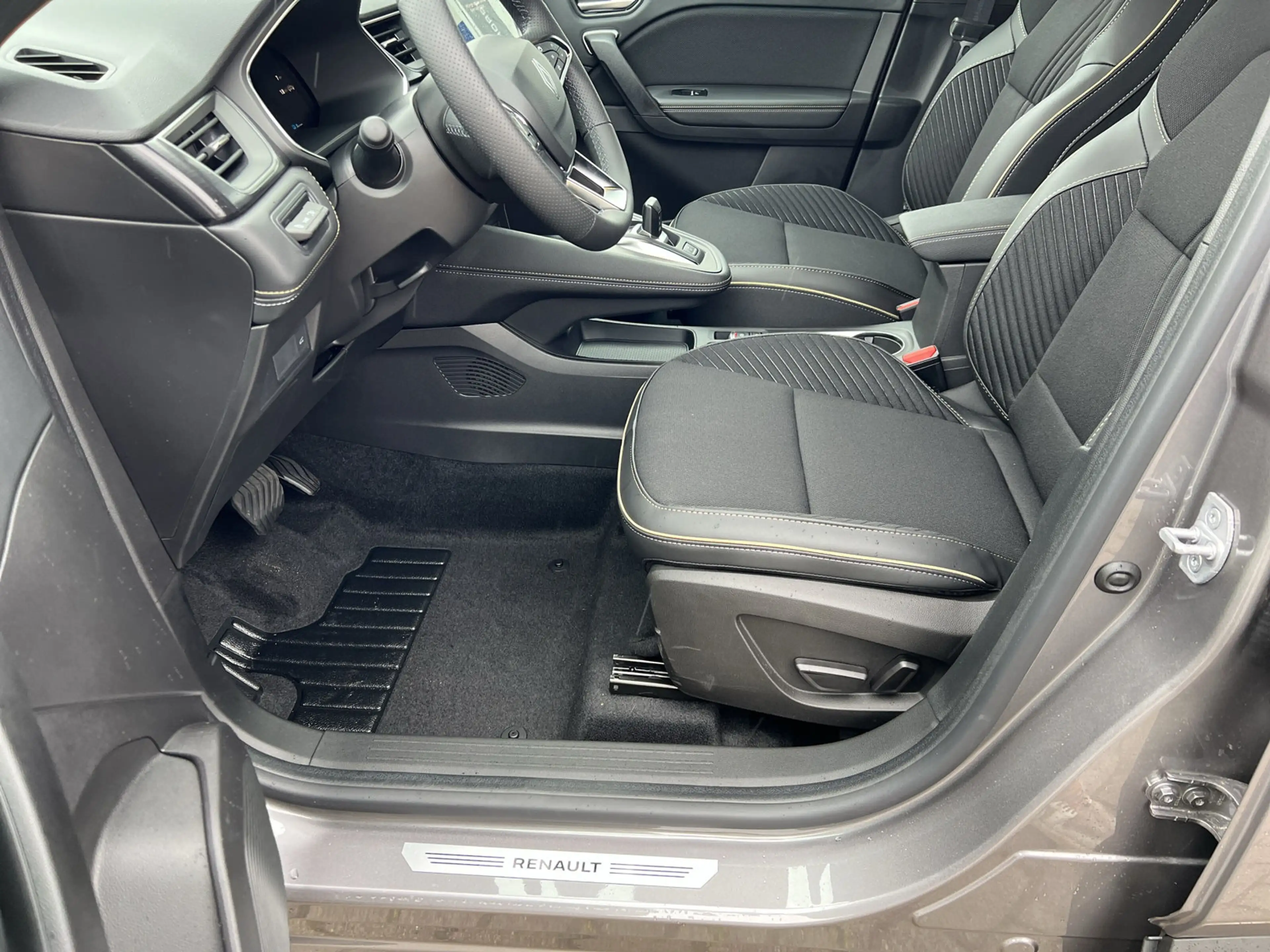 Renault Symbioz E-TECH 160 Iconic SHZ+LKHZ+RFK+LED — photo 5