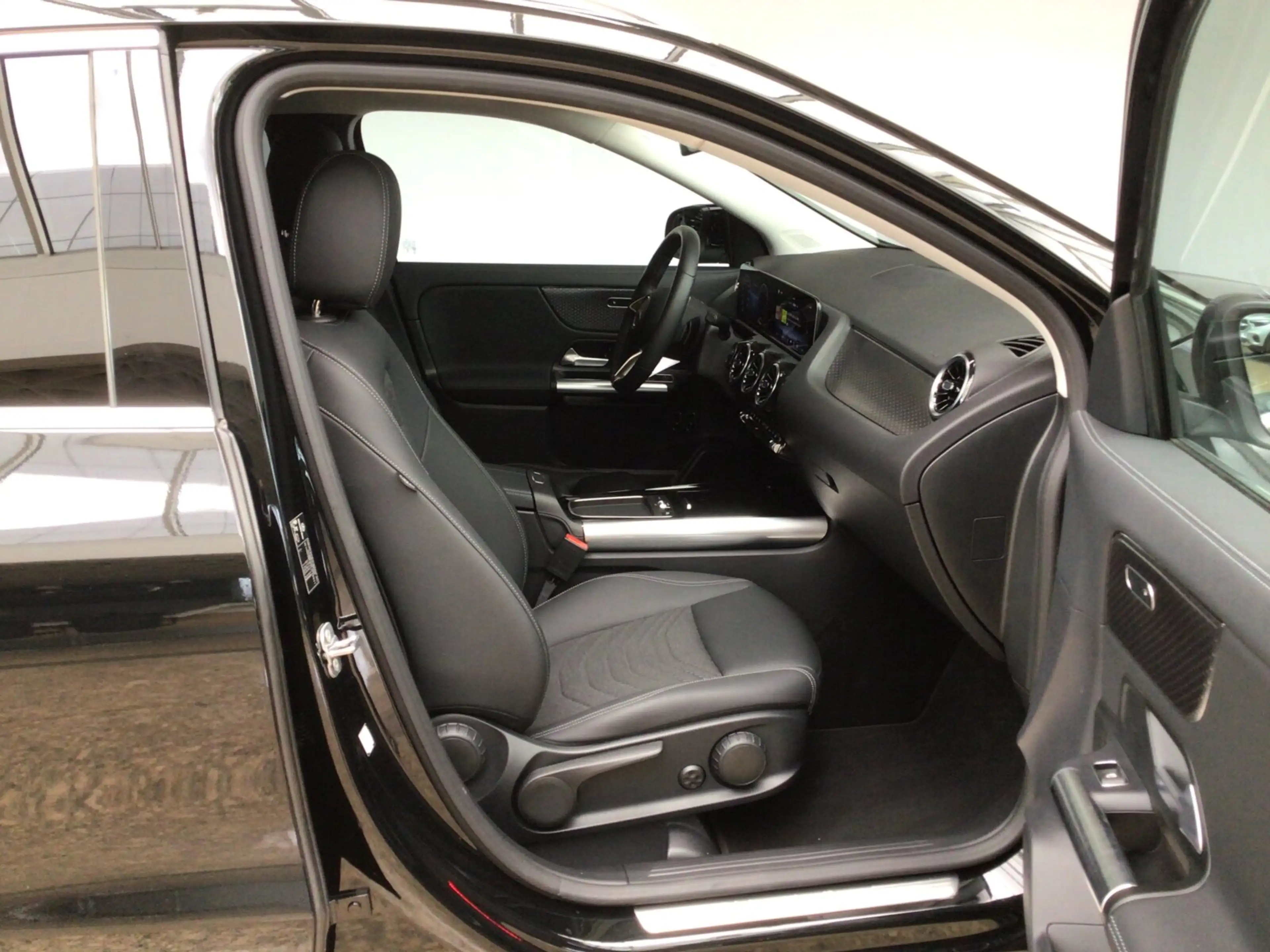 Mercedes-Benz GLA 250 GLA 250 e / Fahrass.P./AHK/ Verkehrsz.Ass/Totw.Ass Progressive Line — photo 10