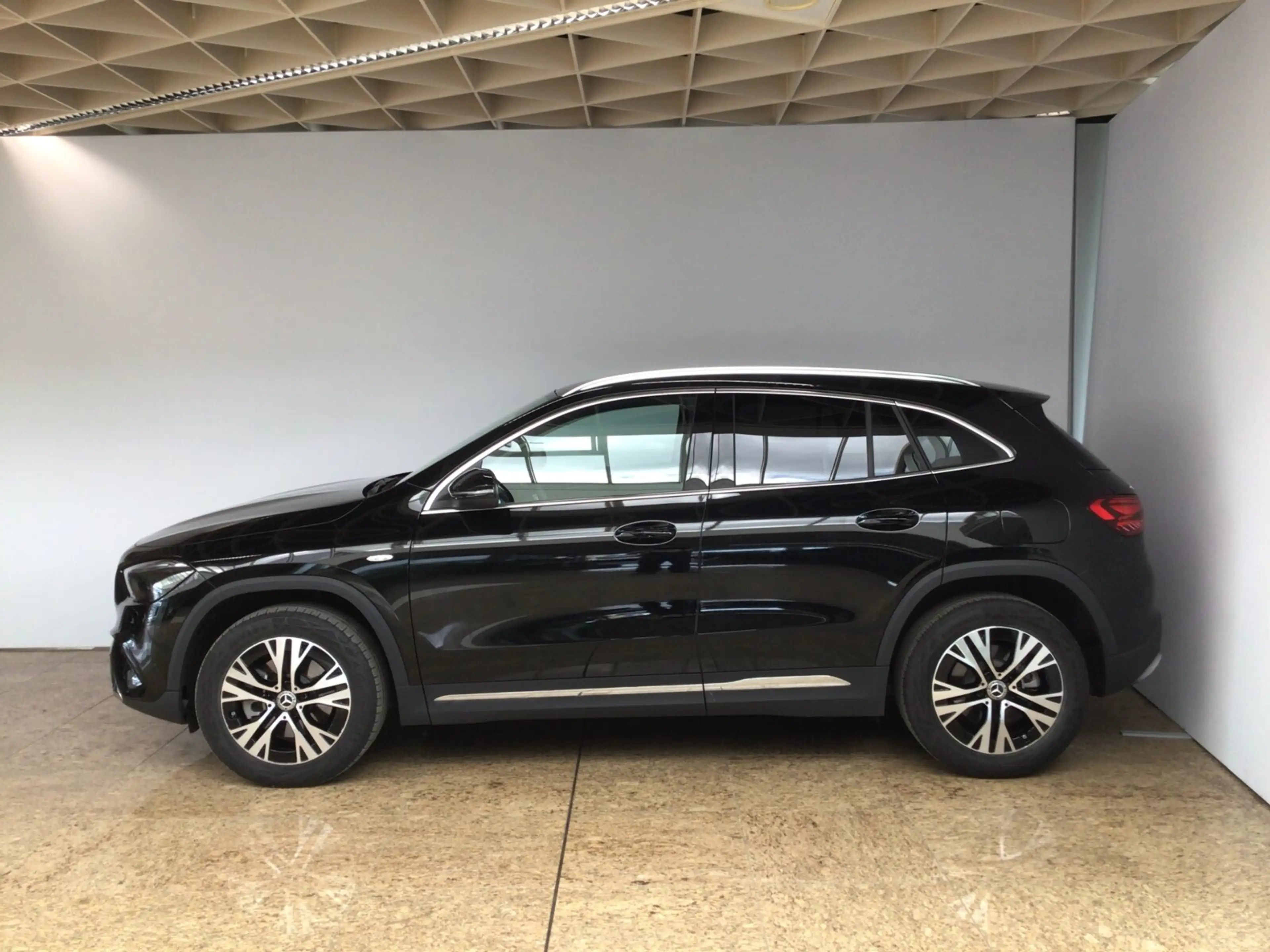 Mercedes-Benz GLA 250 GLA 250 e / Fahrass.P./AHK/ Verkehrsz.Ass/Totw.Ass Progressive Line — photo 2