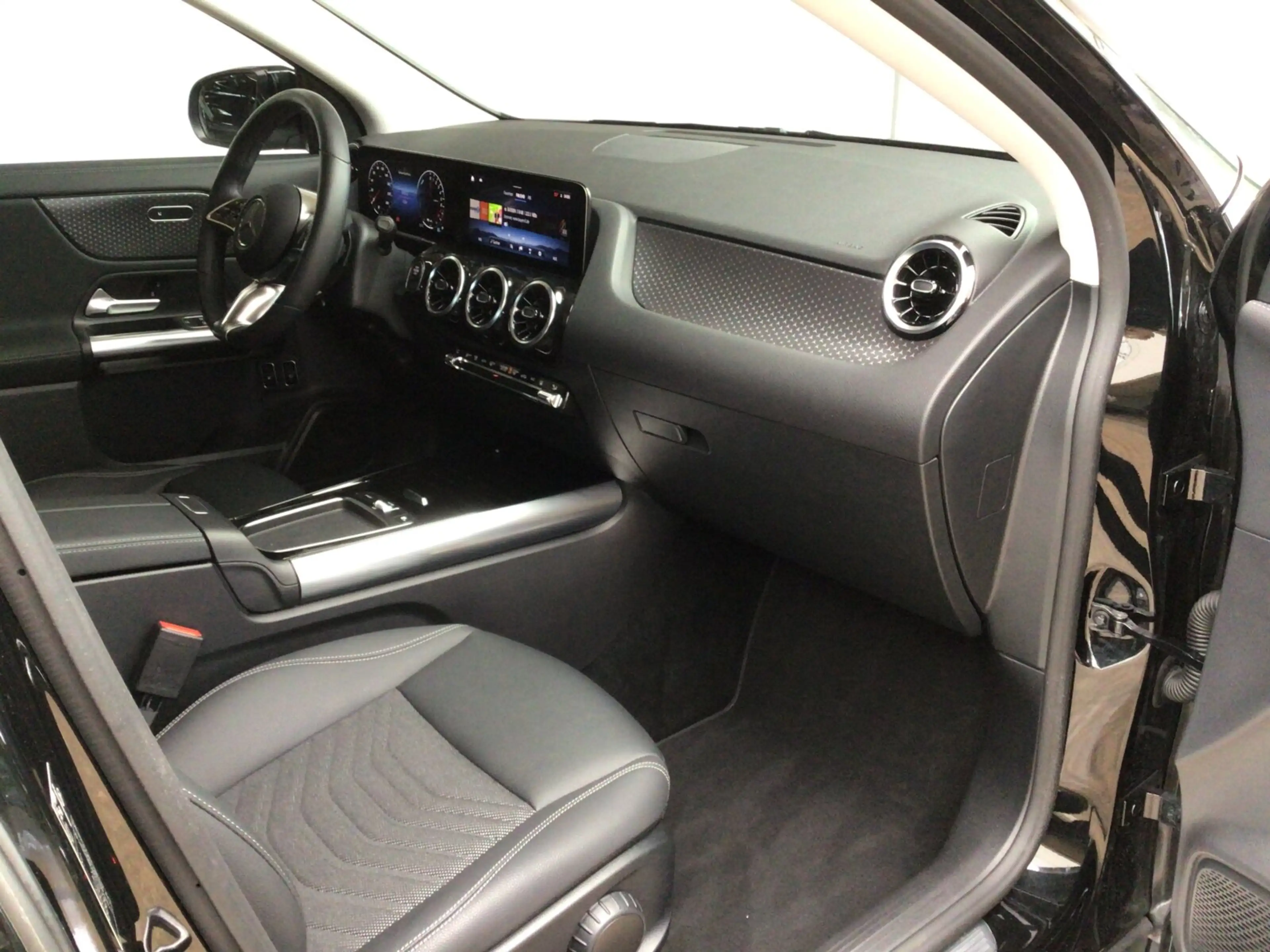 Mercedes-Benz GLA 250 GLA 250 e / Fahrass.P./AHK/ Verkehrsz.Ass/Totw.Ass Progressive Line — photo 11