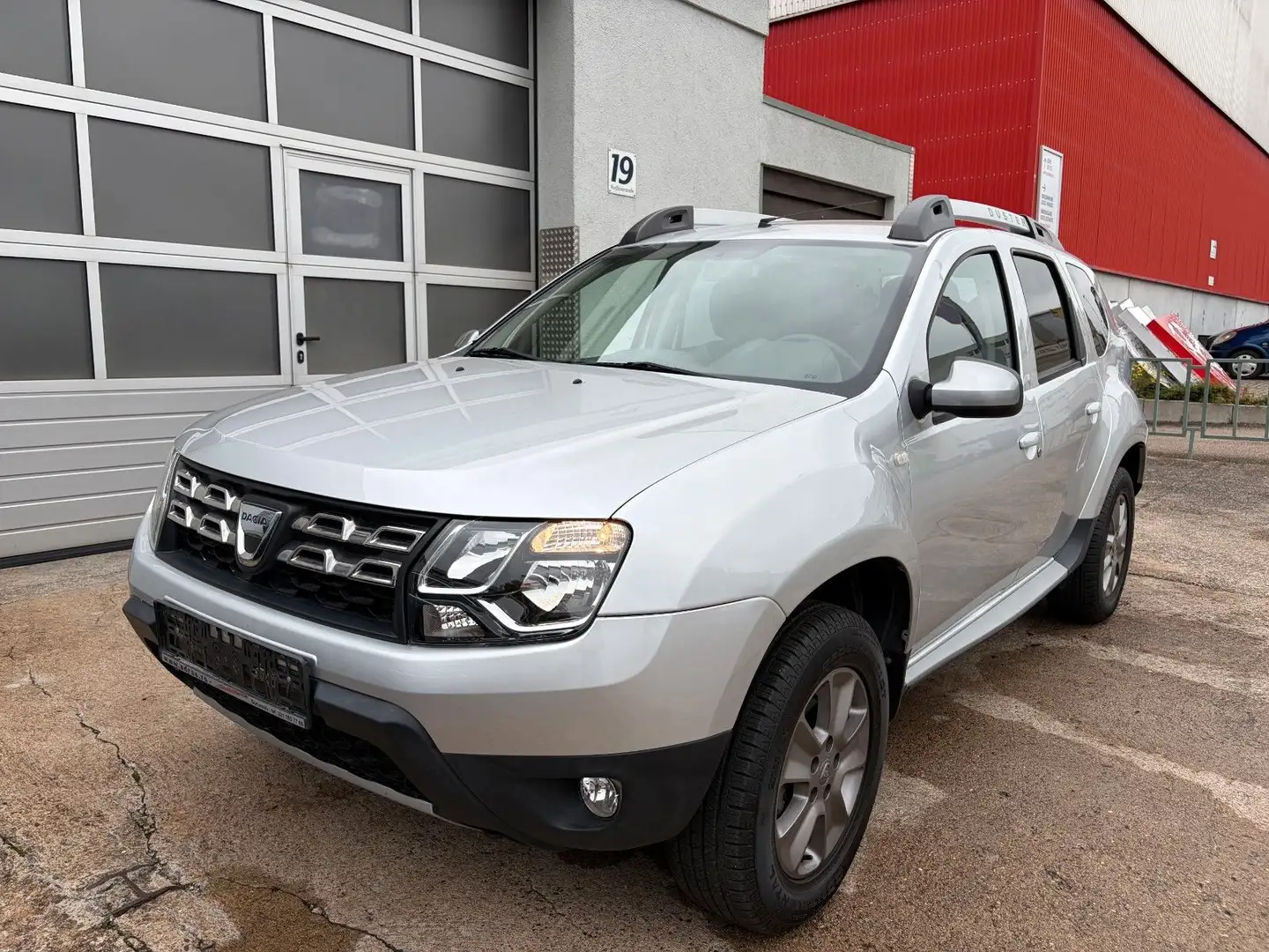Dacia Duster 1.2 TCe 125   4x4 Prestige Silber - 1