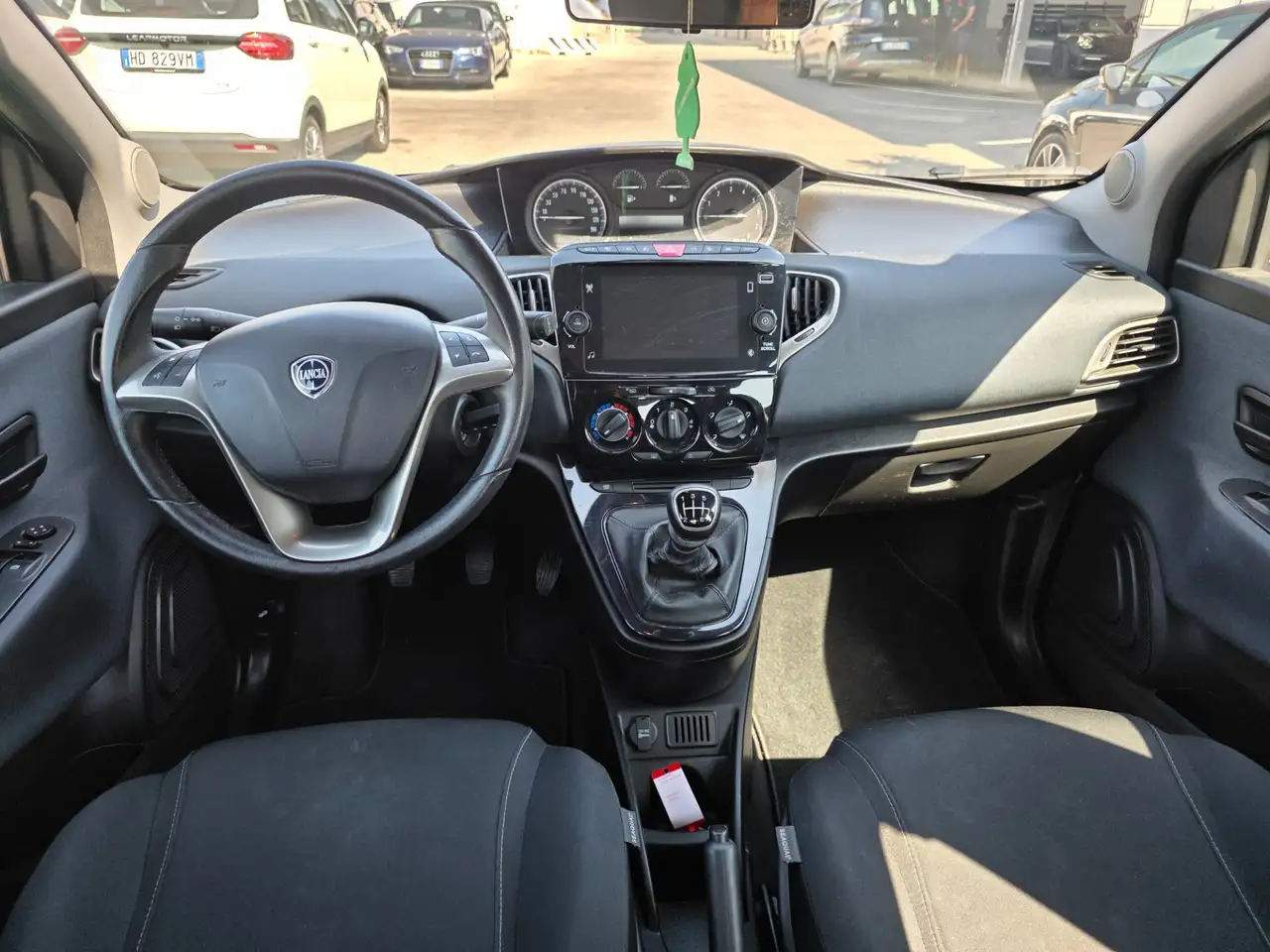 Lancia Ypsilon 2022 — фото 12