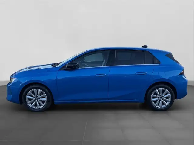 Opel Astra view 2