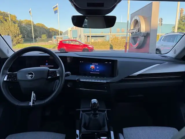Opel Astra view 10