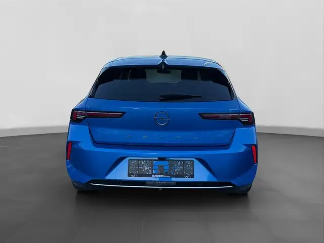 Opel Astra view 4