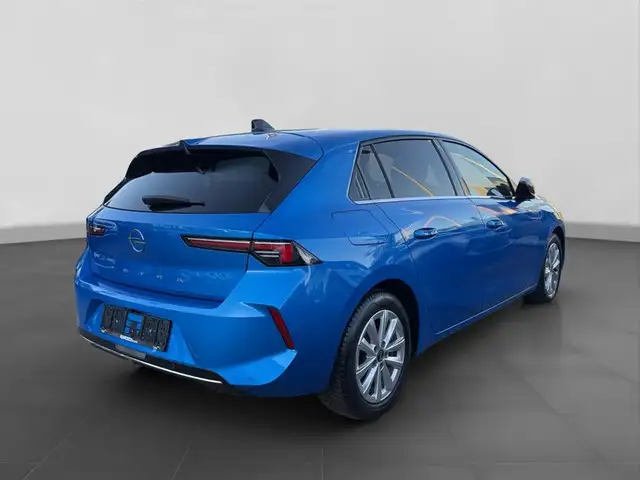Opel Astra view 5