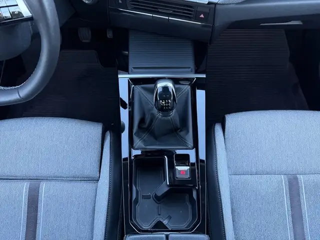 Opel Astra view 11