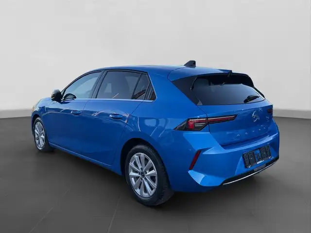 Opel Astra view 3