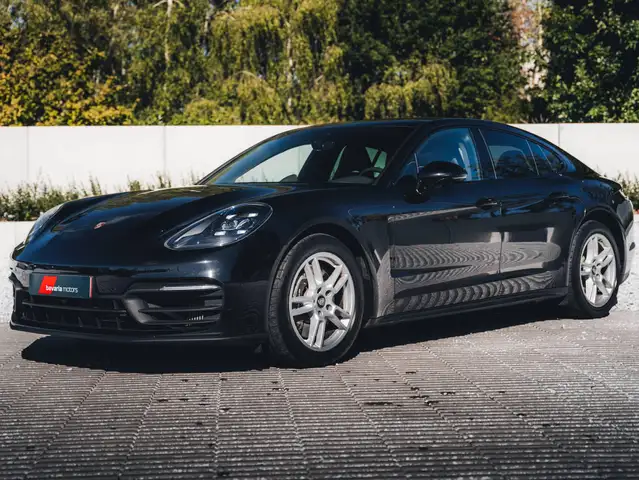 Porsche Panamera view 3