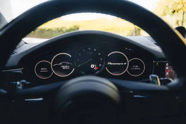 Porsche Panamera view 11