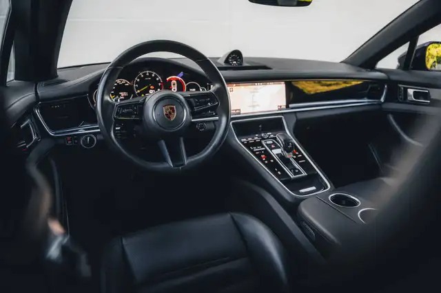 Porsche Panamera view 10