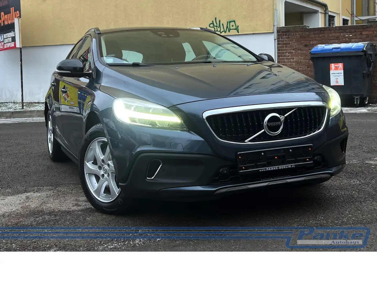 Volvo V40 Cross Country D3 Summum*Pano*TotW*LED*AHK*RK Bleu - 1