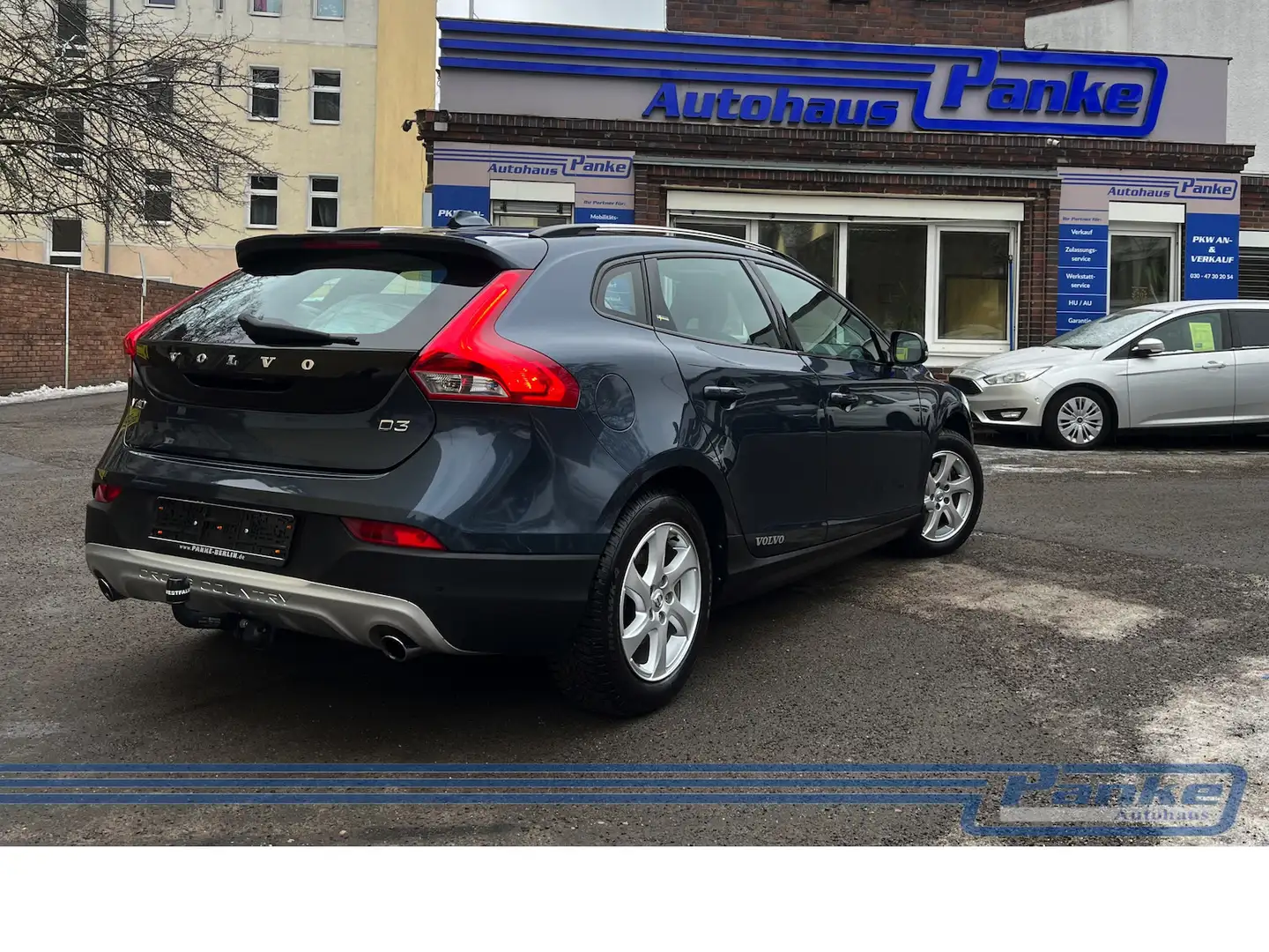 Volvo V40 Cross Country D3 Summum*Pano*TotW*LED*AHK*RK Bleu - 2