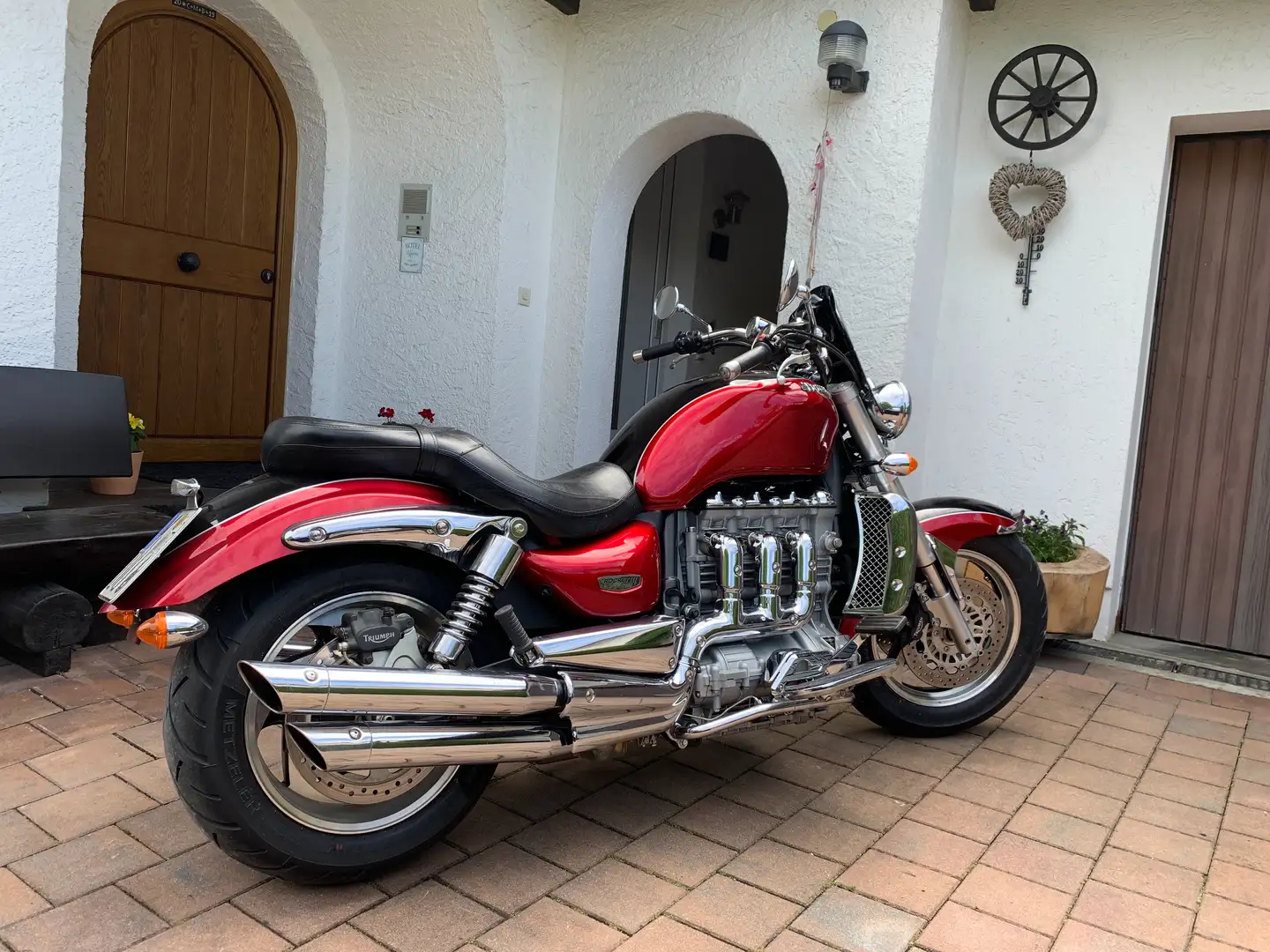 Triumph Rocket III Classic Rood - 2