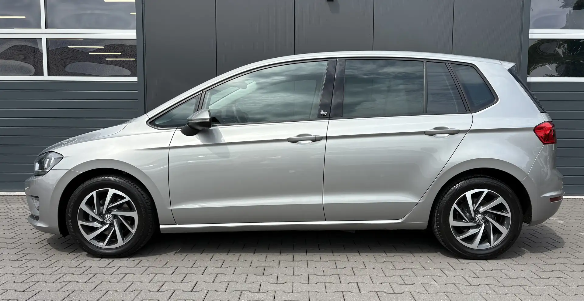 Volkswagen Golf Sportsvan Sound BMT/Start-Stopp Navi DSG AHK PDC Silber - 2