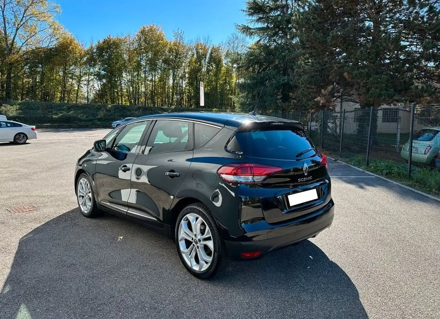 Renault Scenic IV 1.7L Dci Blue dCi 120 EDC Business Schwarz - 2