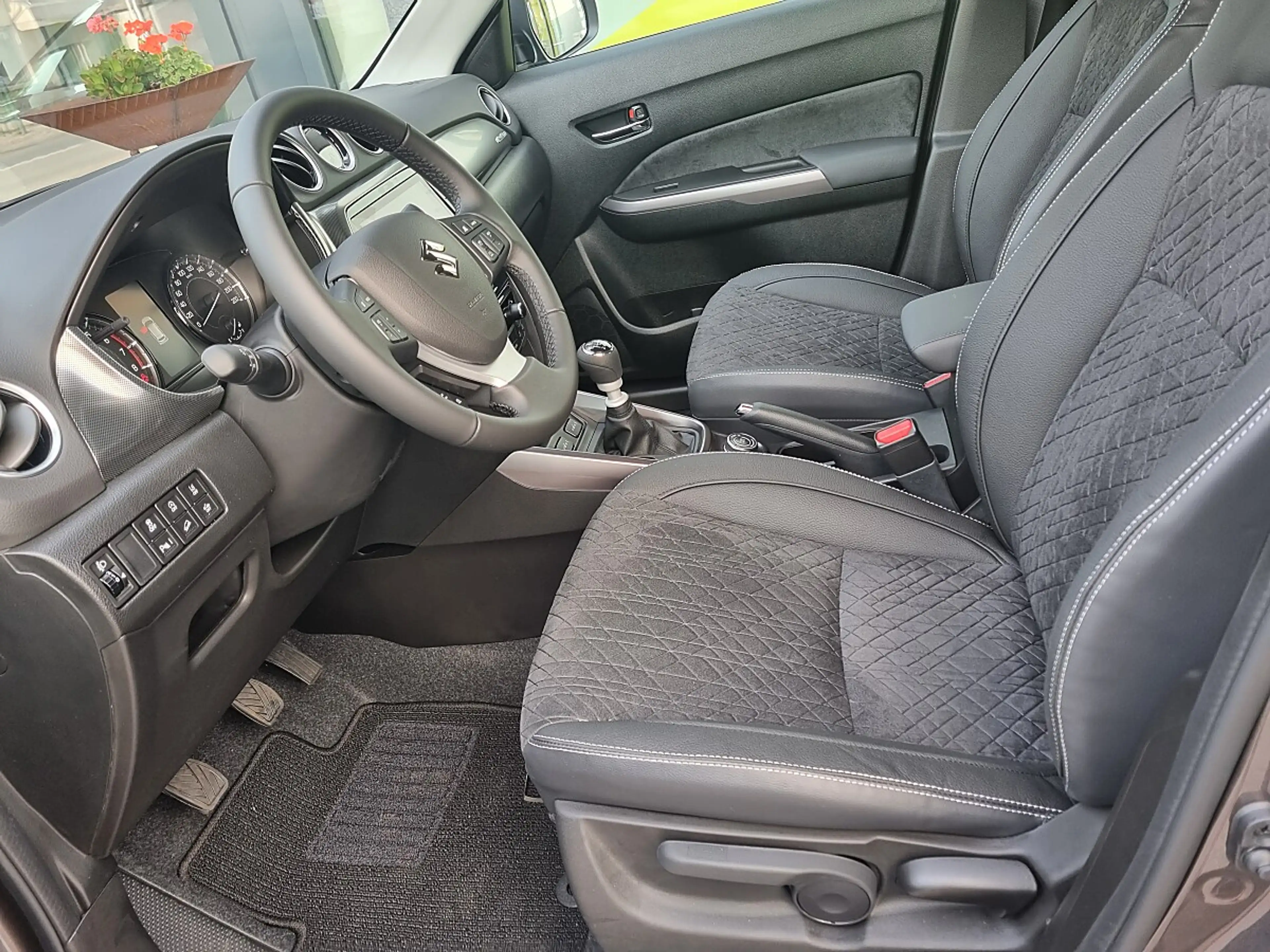 Suzuki Vitara 1,4 Hybrid ALLGRIP flash — photo 7