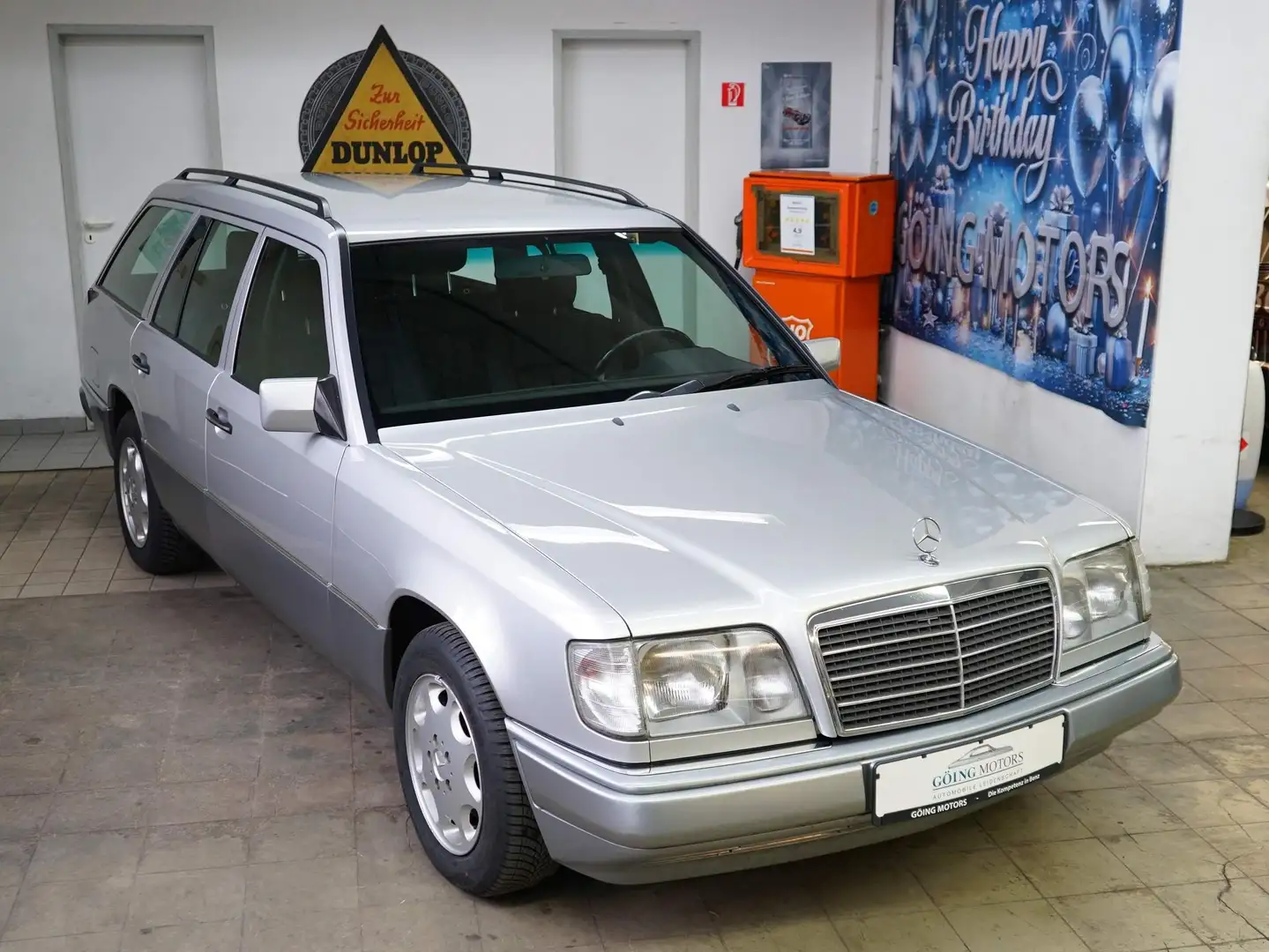 Mercedes-Benz E 220 W124 S124 aus 1. Hand und Scheckheft gepflegt Silber - 1