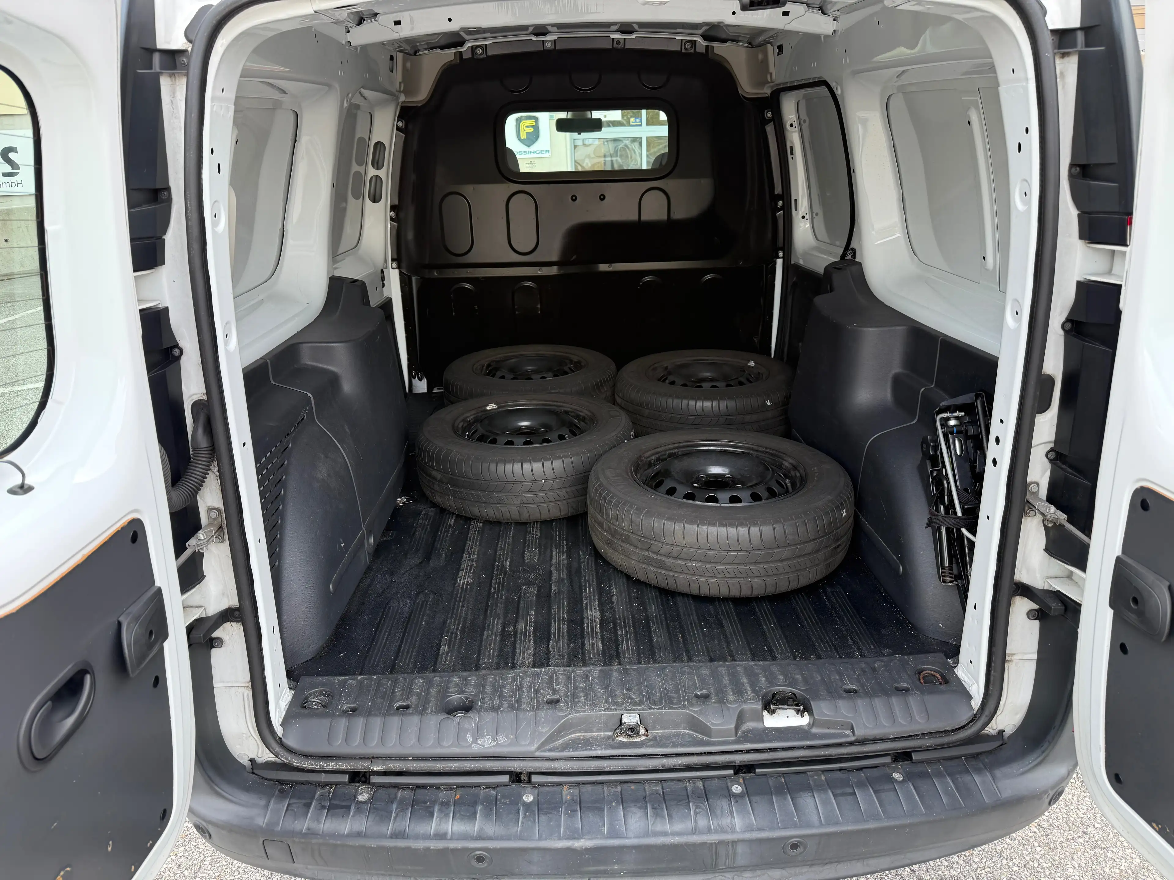 Renault Kangoo — photo 11