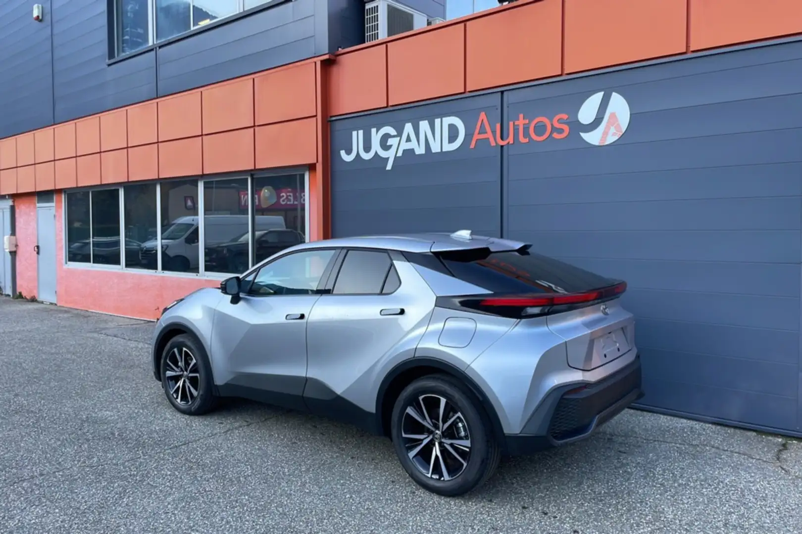 Toyota C-HR 1.8 HYBRID 140 DESIGN GPS Серый - 2