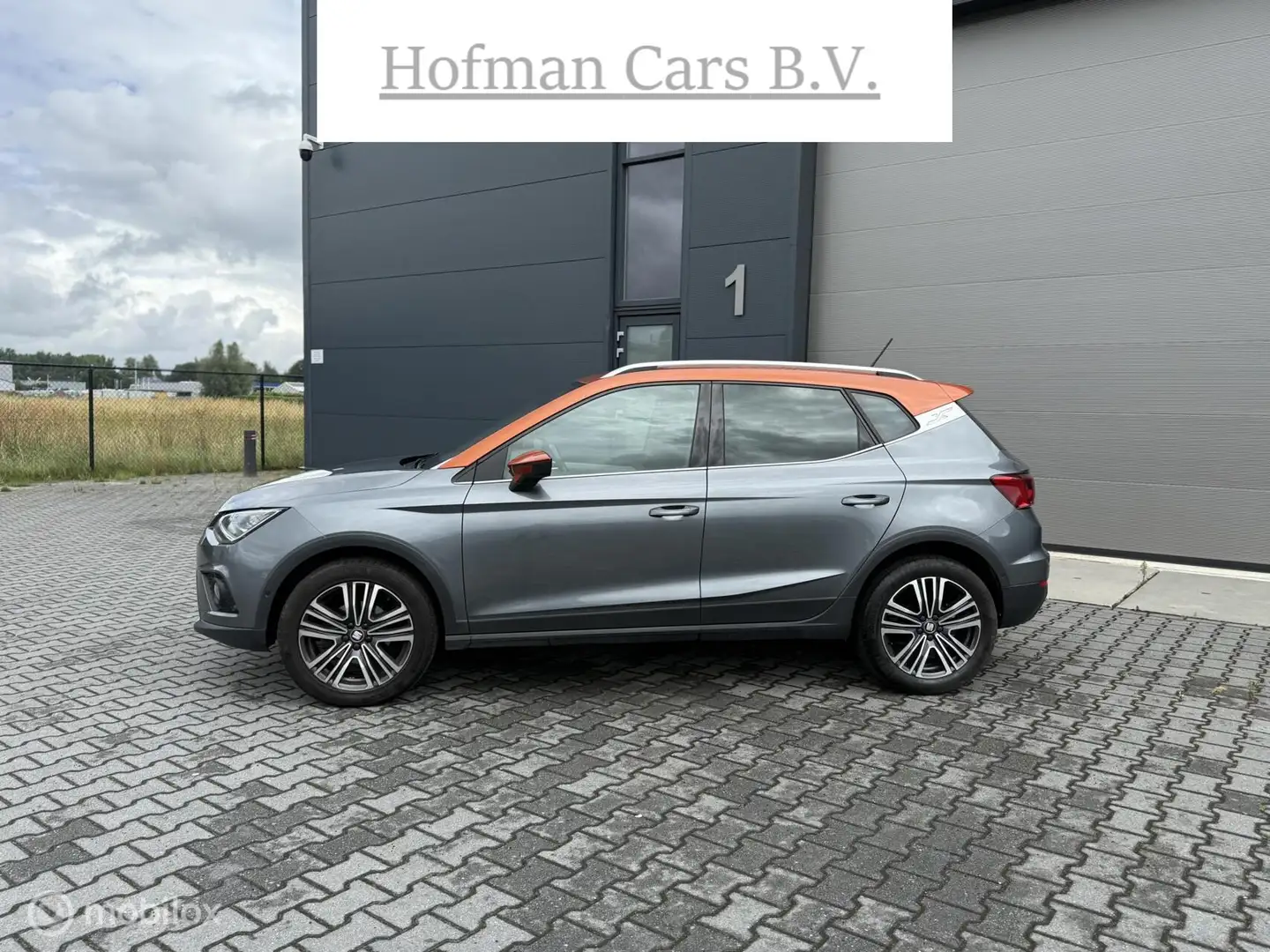 SEAT Arona 1.0 TSI 116PK Trekhaak Xcellence Launch Edition Grijs - 2