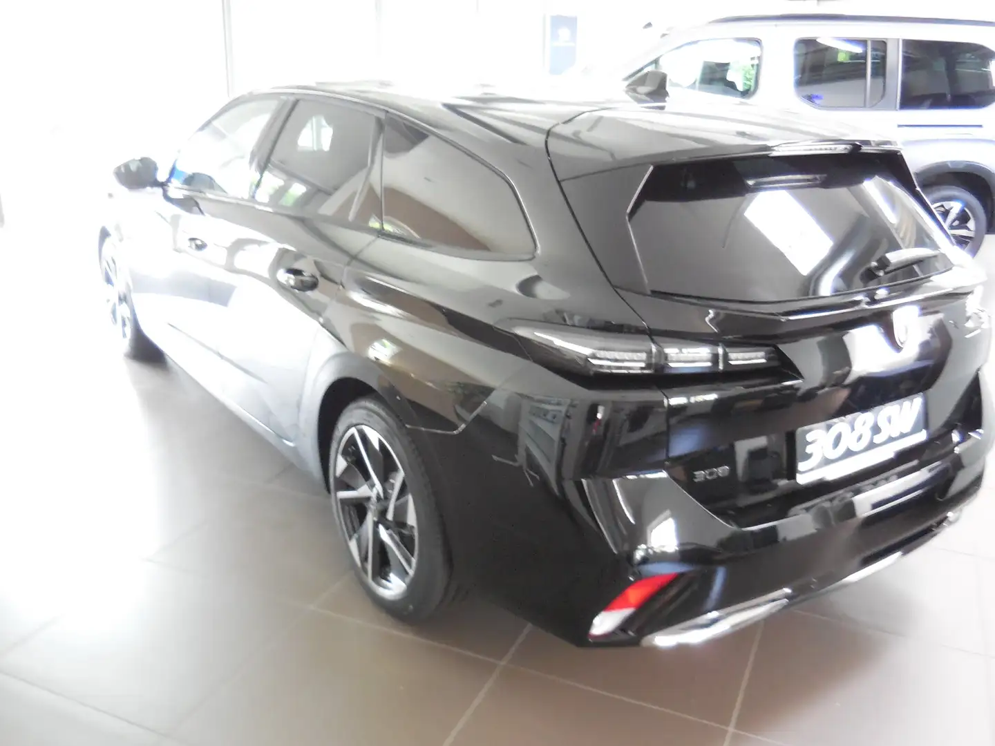 Peugeot 308 SW Allure BlueHDi 130 EAT8*NAVI-360° Kamera* Zwart - 2