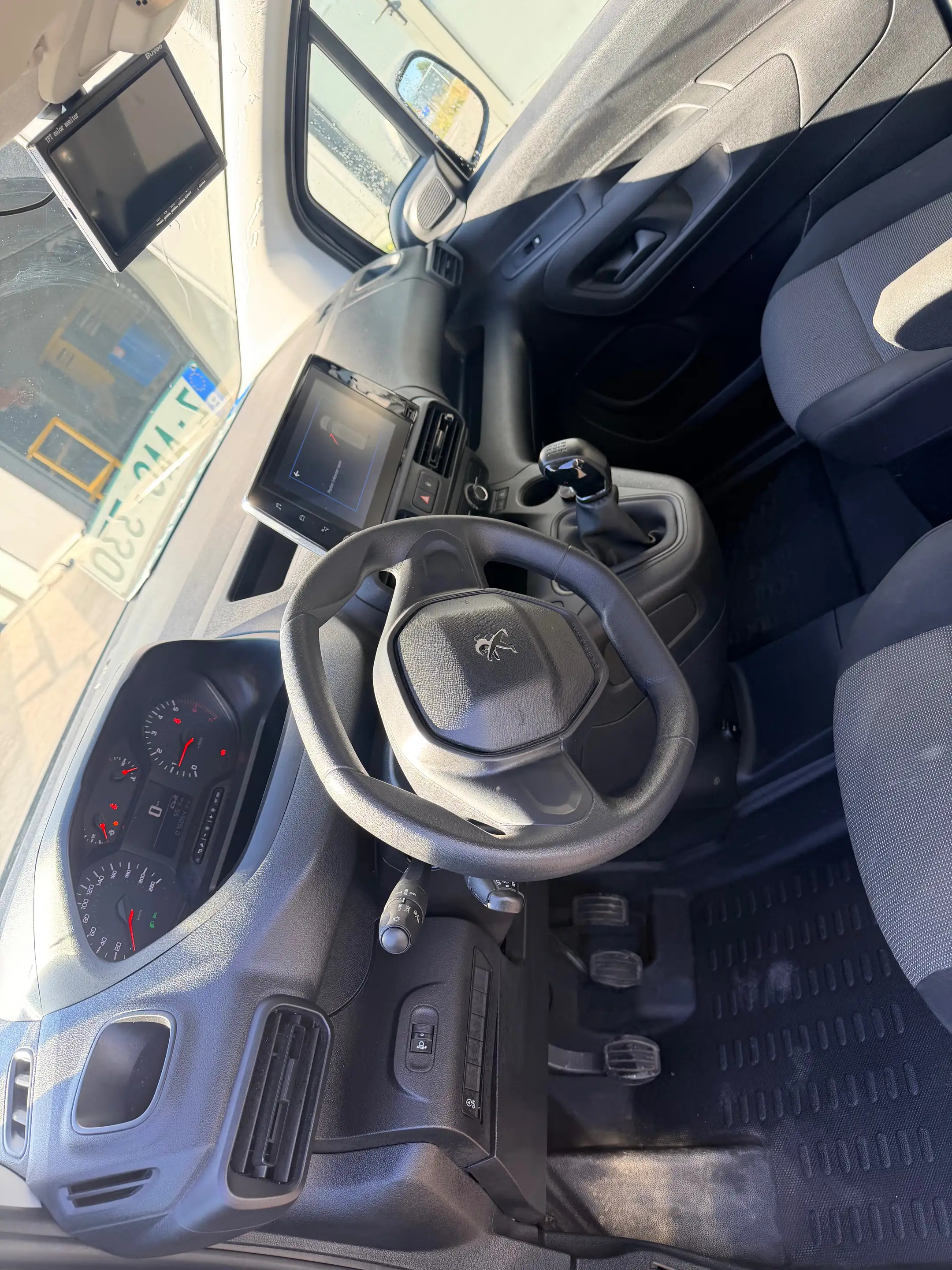 Peugeot Partner 73KW 100PK camera Navi 6-vitesse — photo 11