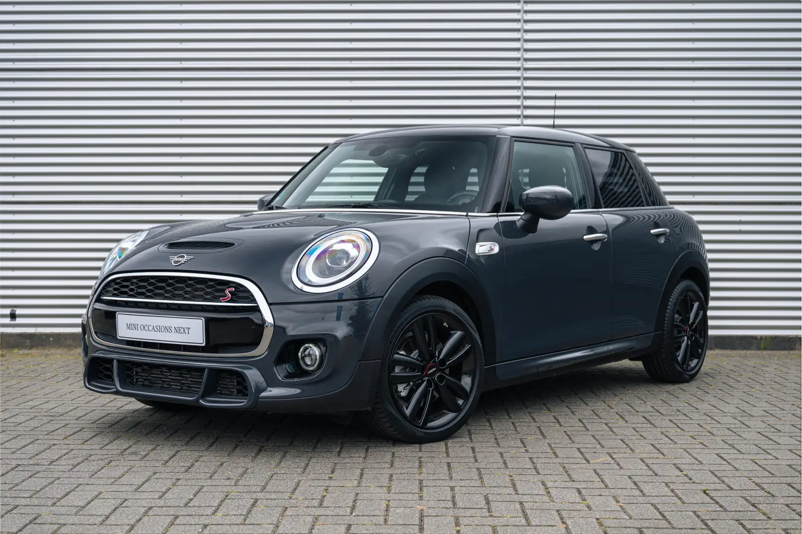 MINI Cooper S Hatchback Automaat / JCW Trim / Sportstoelen / LED Grau - 1