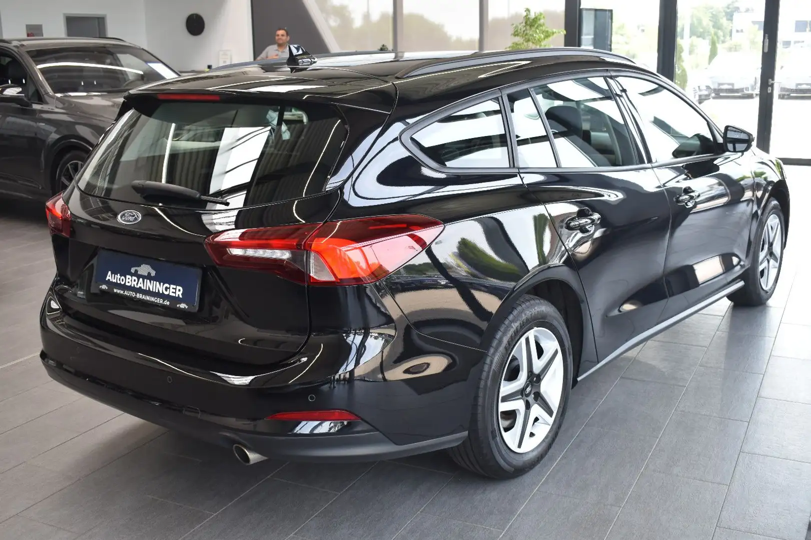 Ford Focus Turnier 1.5TDCI Cool & Connect LED~Navi3D Schwarz - 2