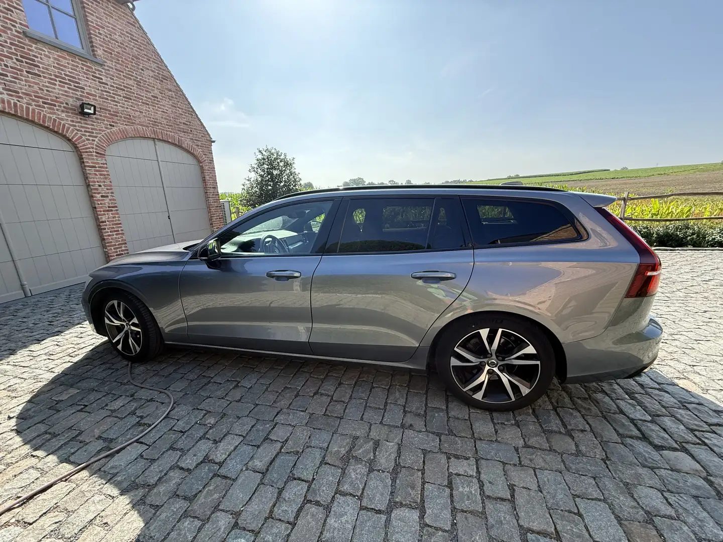 Volvo V60 V60 D5 Geartronic RDesign Grijs - 1