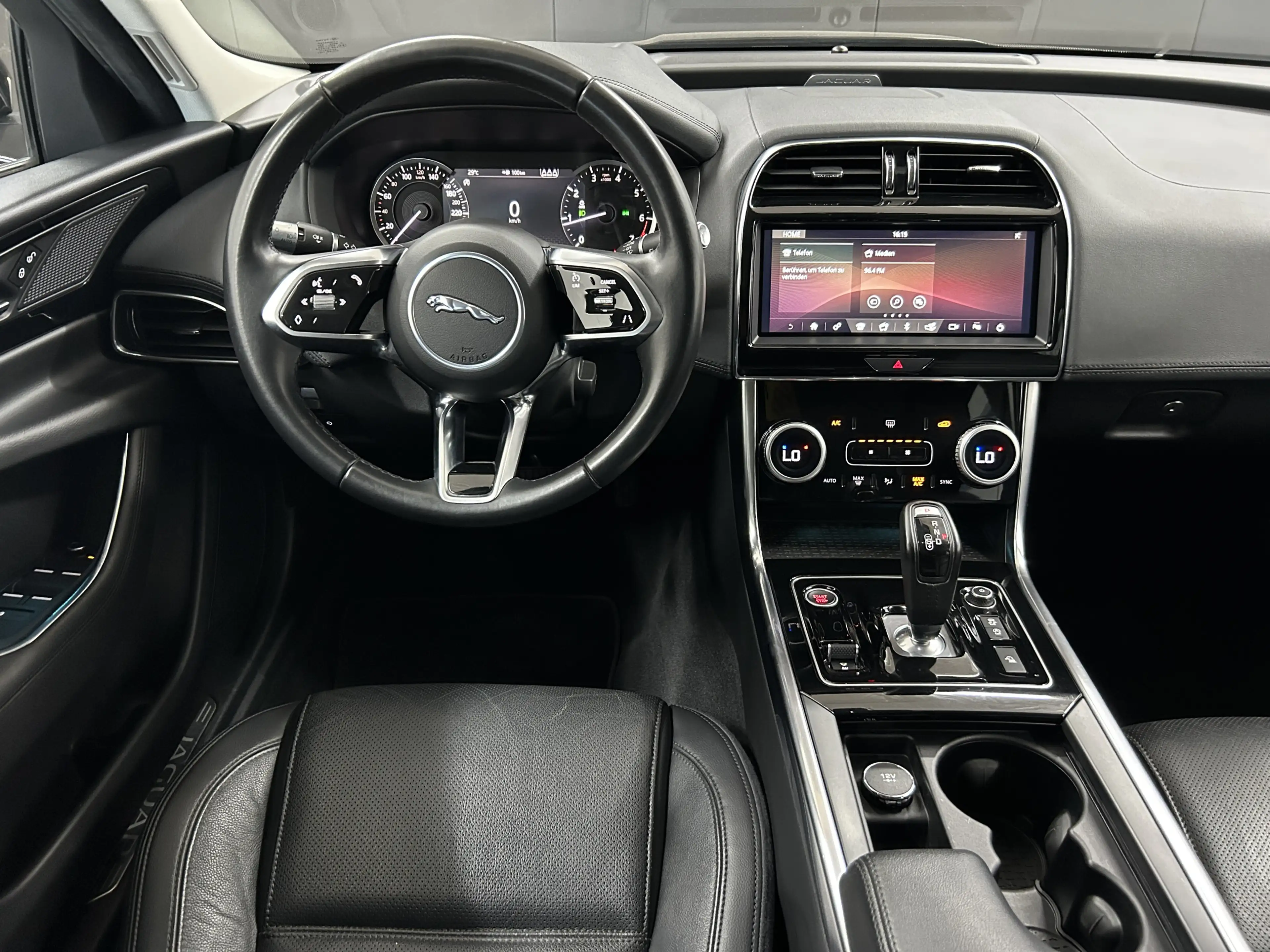 Jaguar XE S+KAM+LED+Keyless+NBA+TEMP+SHA+CarPlay — photo 12