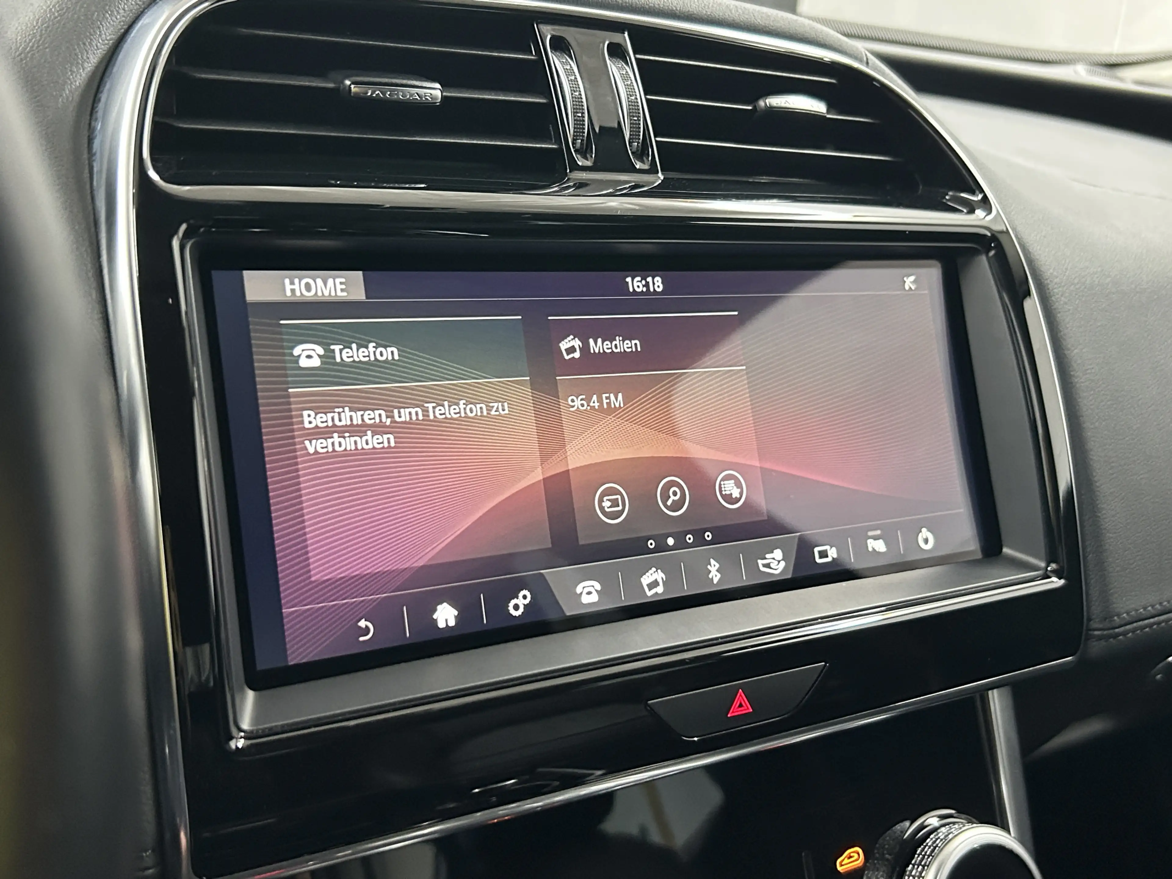 Jaguar XE S+KAM+LED+Keyless+NBA+TEMP+SHA+CarPlay — photo 14